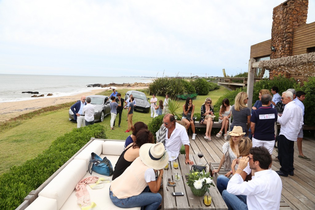 Aston Martin en la casa de Eduardo Constantini