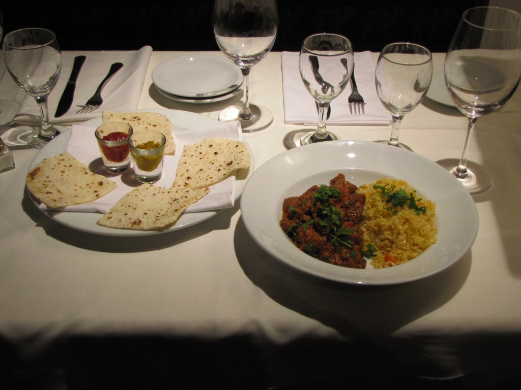Bengal Rogan josh cordero con un curry masala y un arroz palao