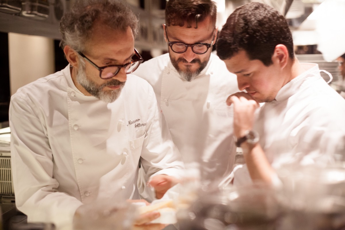 Massimo Bottura y Fernando Trocca cocinando en Argentina para Mundo Epicúreo 2