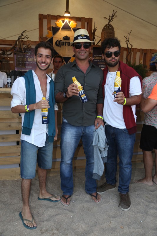 El presidente de Cervecería y Maltería Quilmes, Marcio Marcio Froes, junto a sus hijos