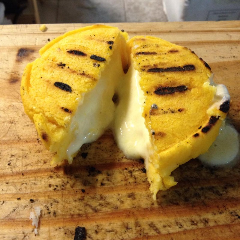 La Arepería - Arepa rellena