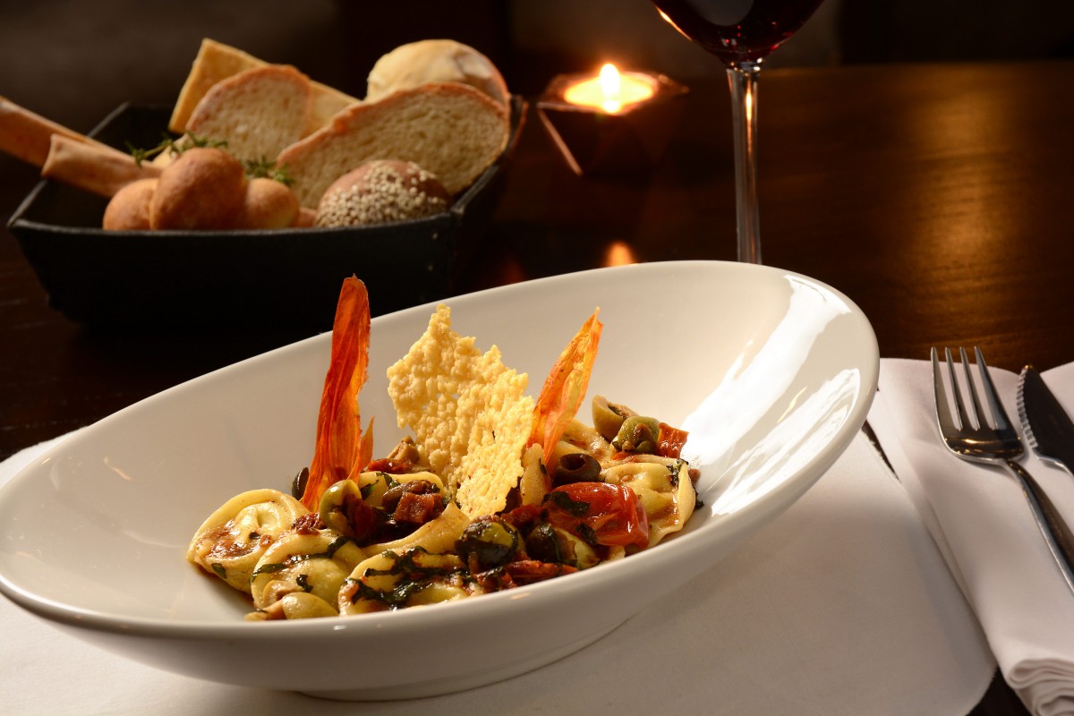 Capelettis de queso cabra y espinaca con compota de tomate y aceitunas (1)