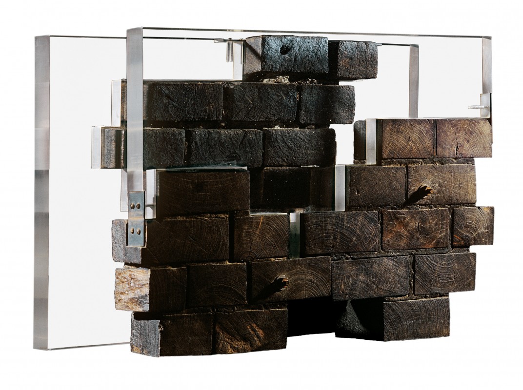 Jacques Bedel, Hipotesis para una prision, 1 971 Acrílico y quebracho, 46 x 67 x 24 cm