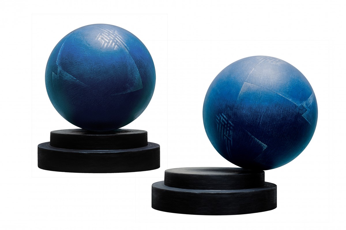 Jacques Bedel, Res Vitae, 1995 - Aluminio electrolítico sobre esfera hueca con sobrepeso, c. 96 cm