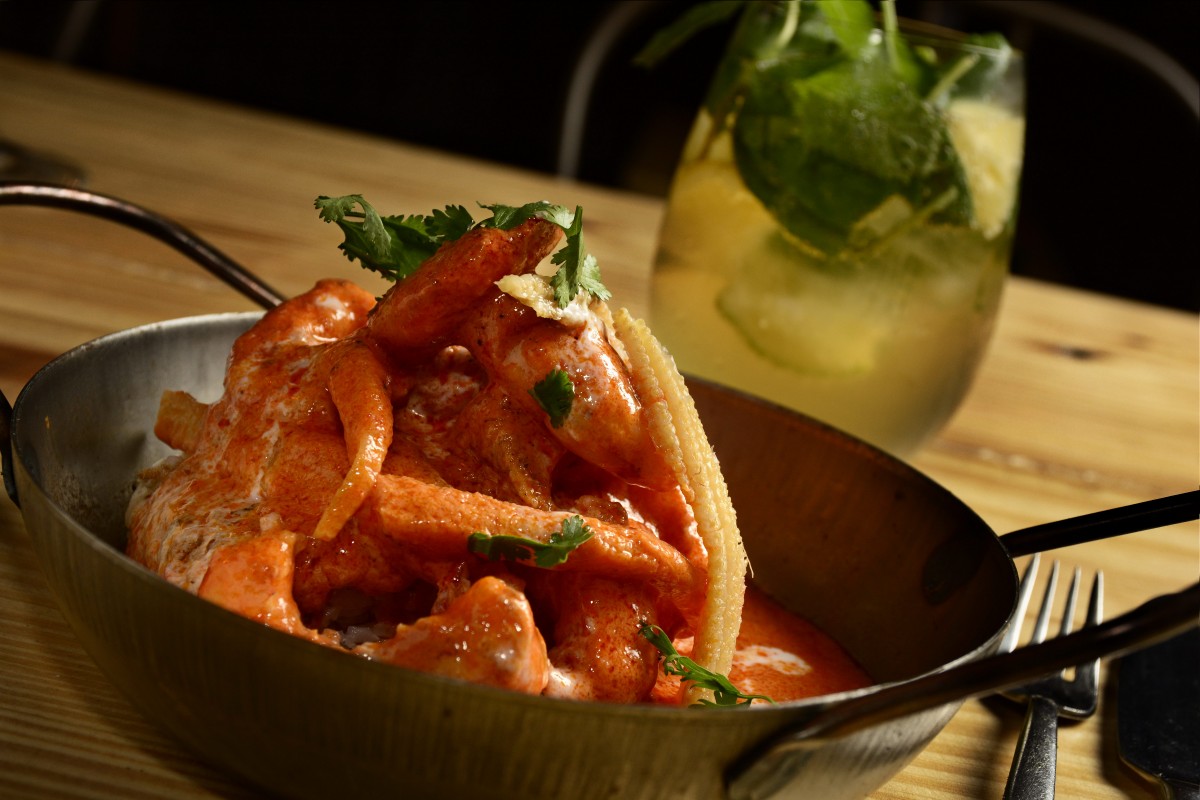 Curry rojo de langostinos, leche de coco- Opio