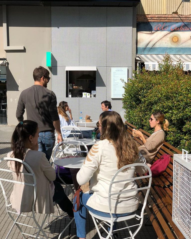 32293701_2083219918616569_2424232219359838208_n