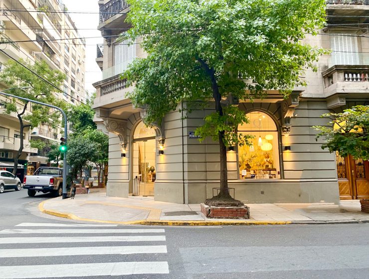 Barras fundamentales: los restaurantes de Buenos Aires le dan – como nunca  – el protagonismo a sus «bares» / Ocho con una vuelta coctelera genial –  MalevaMag